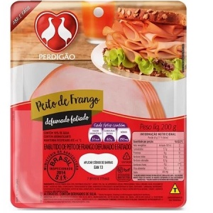 Peito de frango defumado fatiado Perdigão 200g. Peito de frango defumado fatiado Perdigão 200g.